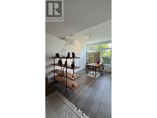 Building Photo - 571 W 29th Ave