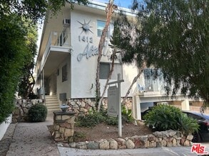Building Photo - 1412 Barry Ave