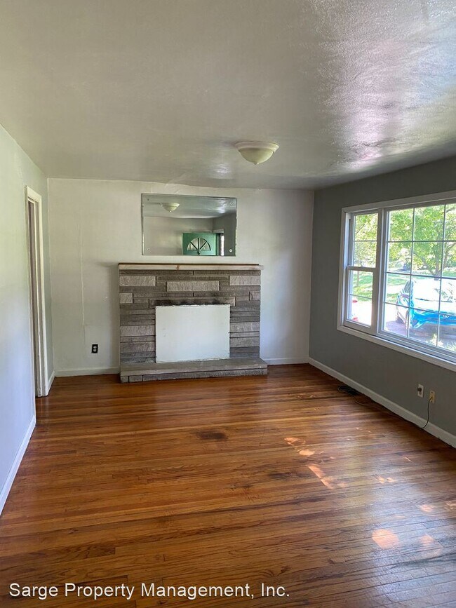 Foto del edificio - 3 br, 1 bath House - 909 S Mitchell St