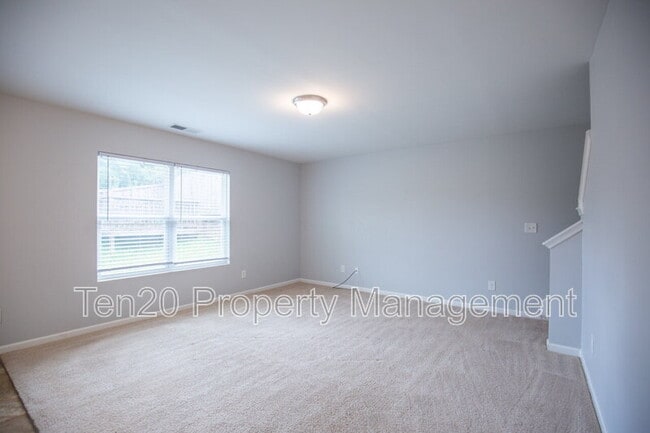 Building Photo - 316 Irish Ln