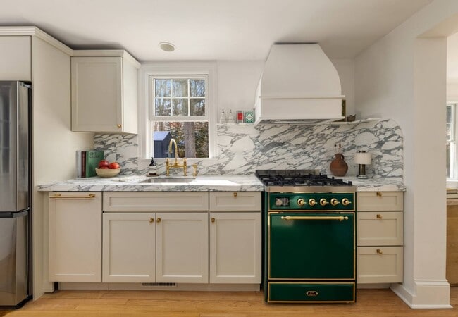 Building Photo - 56 Carroll St