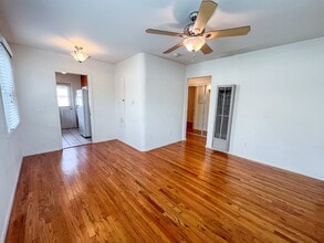 Building Photo - 514-528 Pepper Dr