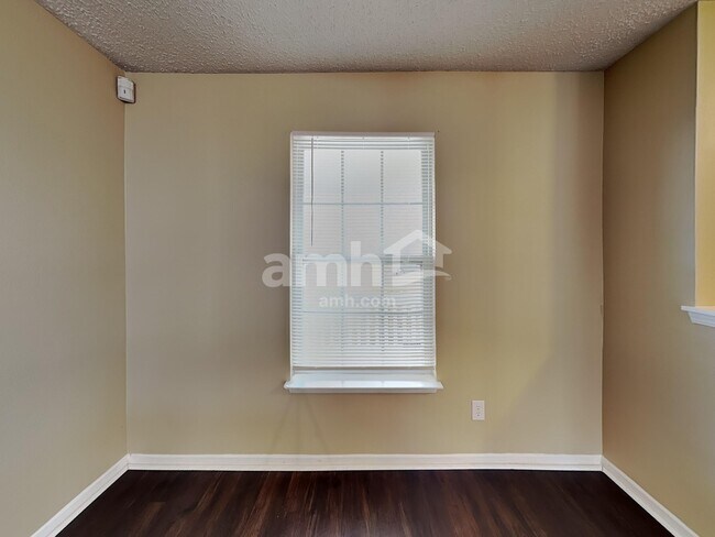 Foto del edificio - 14421 Refreshing Garden Ln