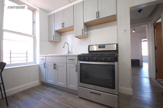 Building Photo - 240 E 92nd St