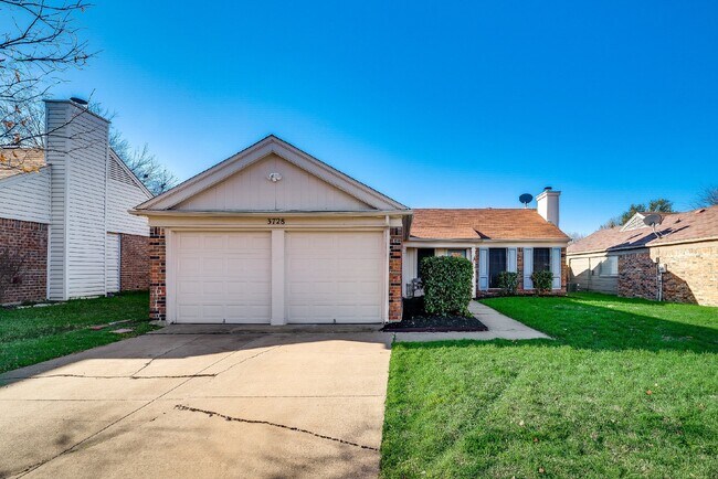 Foto del edificio - Charming 3-Bedroom Home with 2 Baths in Prime Fort Worth Location