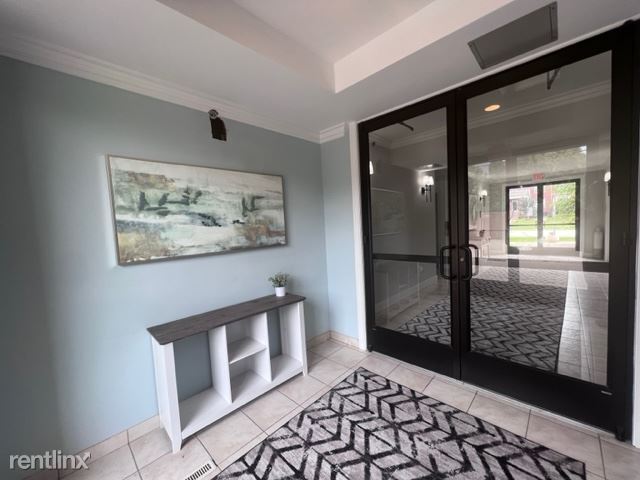 Foto del edificio - 3 br, 1.5 bath Condo - 2727 E Maple Rd