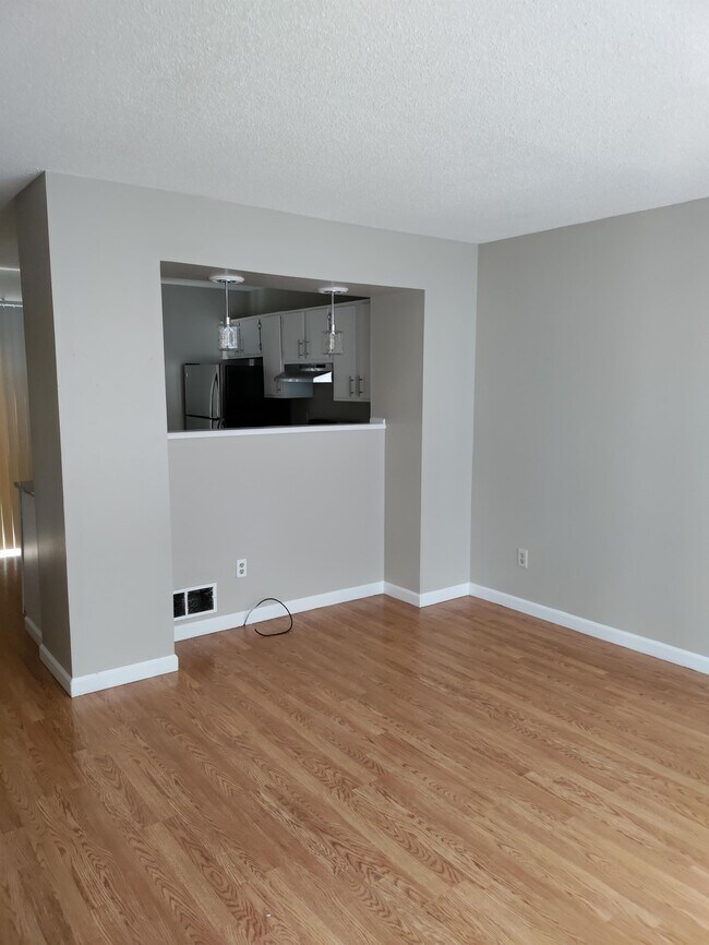 Building Photo - 797 Cap Ln