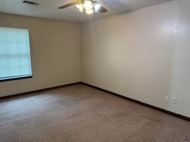 Building Photo - 108 Renoir Ln