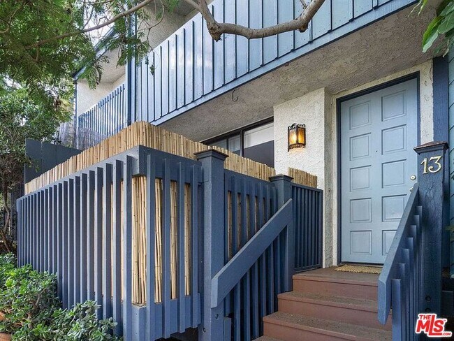 Foto del edificio - 29239 Heathercliff Rd