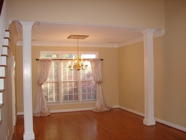 Building Photo - 1325 Beckton Ct