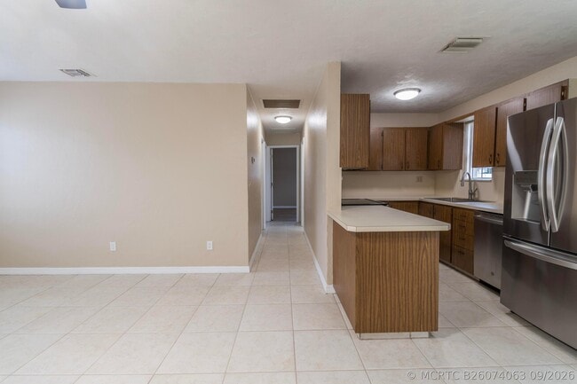 Building Photo - 2032 Worthington Rd