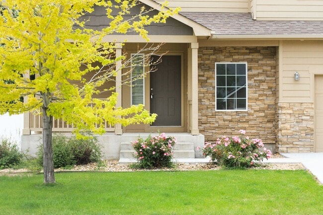 Building Photo - 3 Bedroom, 2.5 Bath - 2 Story Home in Loveland with New Carpet 2026