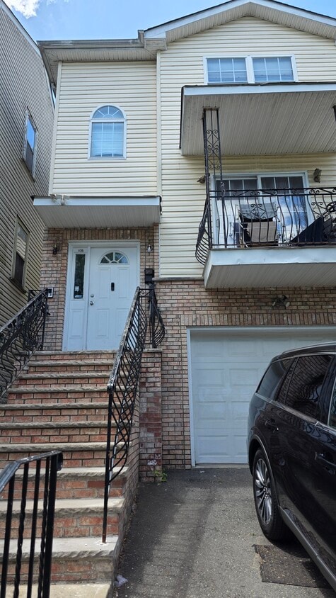 Building Photo - 135 Seymour Ave