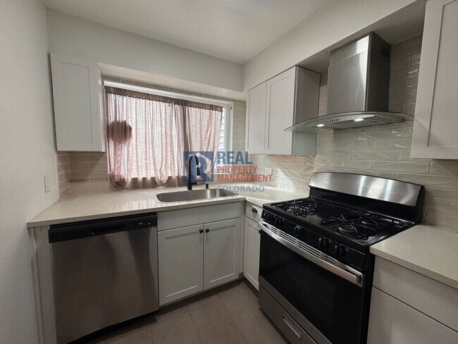 Foto del edificio - 233 S Nome St