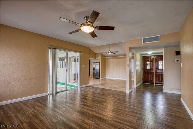 Building Photo - 3956 Clear View Dr