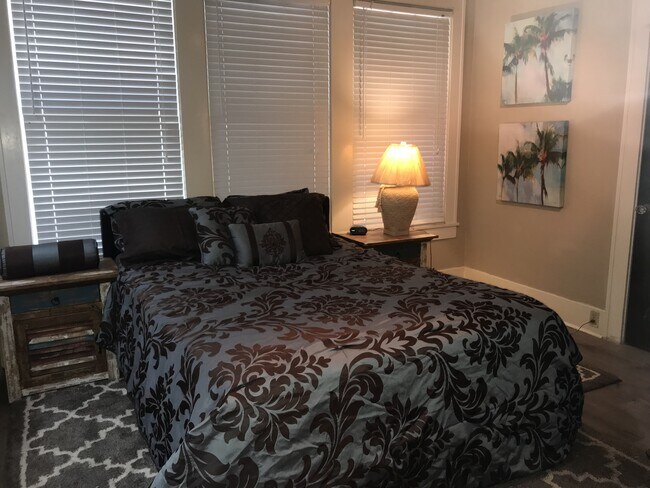 Bedroom - 3415 Avenue Q 1/2