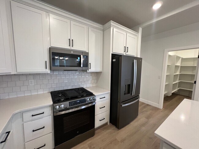 Building Photo - 702 Cedar Hl Dr
