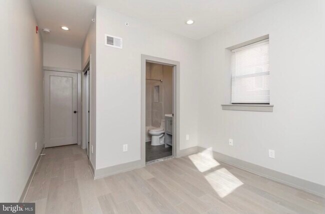 Building Photo - 3339 Ridge Ave