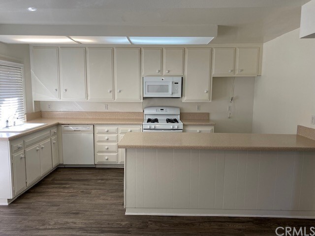 Foto del edificio - 341 Woodland Pl
