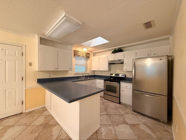 Foto del edificio - RENT REDUCTION - AVAILABLE NOW!