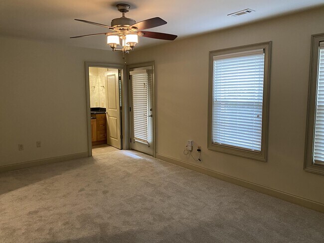 Building Photo - 823 Millwork Cir