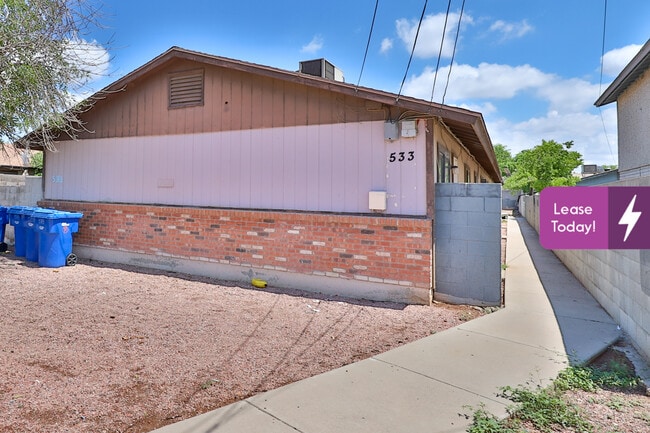 Building Photo - 533 S Olive