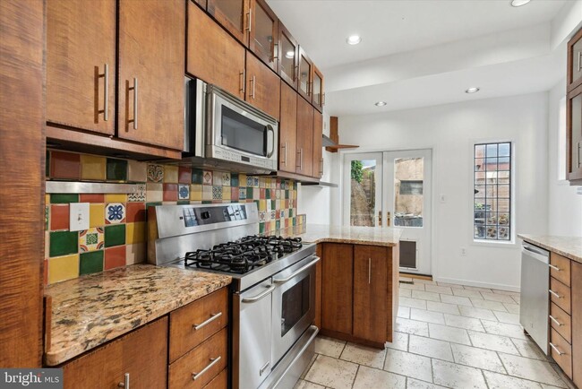 Foto del edificio - 930 N Lawrence St