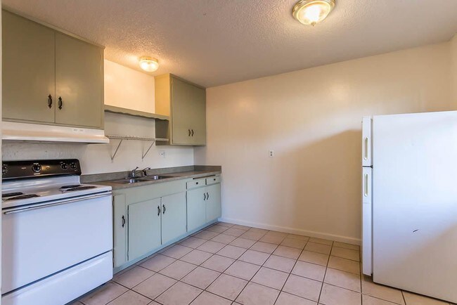 Building Photo - 1075 Le Brun Ln