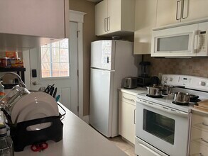 Building Photo - 37 Sellers Ave