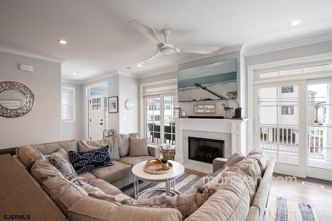 Building Photo - 867 Delancey Pl