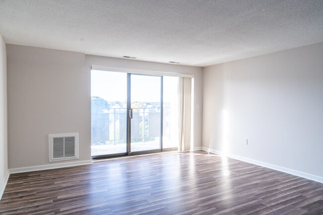 Building Photo - 28 9th St