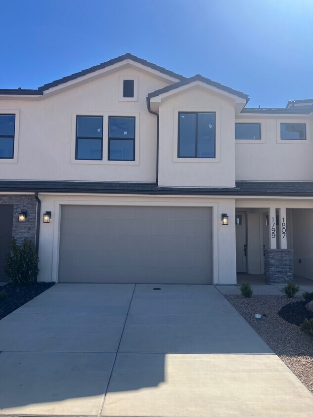 Foto principal - 468 E Heritage Pl