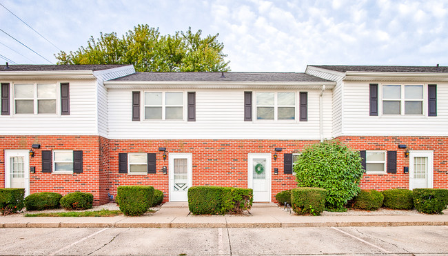 Building Photo - MAPLE CREST