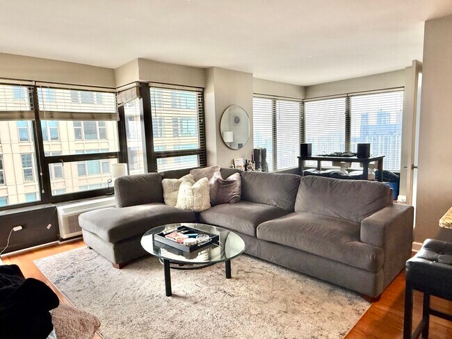 Foto del edificio - 30 E Huron St