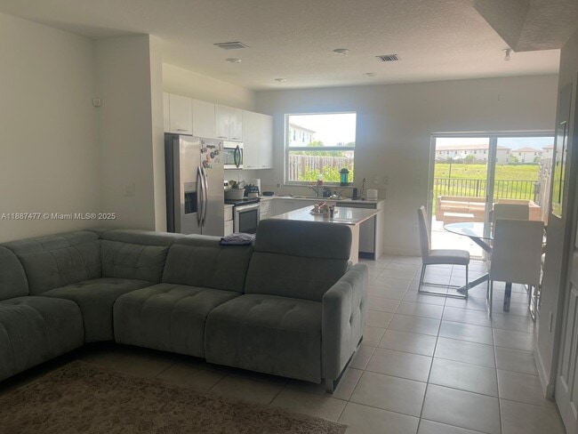 Foto del edificio - 2328 NW 125 St