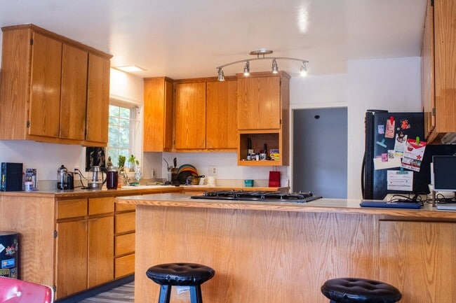 Building Photo - Three Bed Two Bath Home