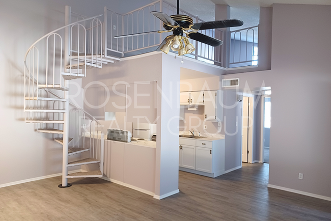 Foto del edificio - Beautifully remodeled 2-beds, 1-bath townh...