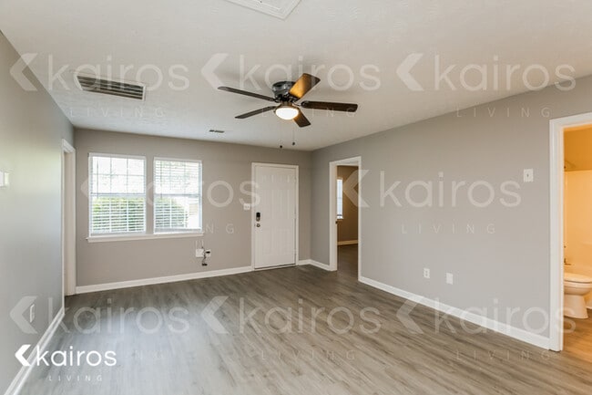 Building Photo - 105 Deer Pkwy