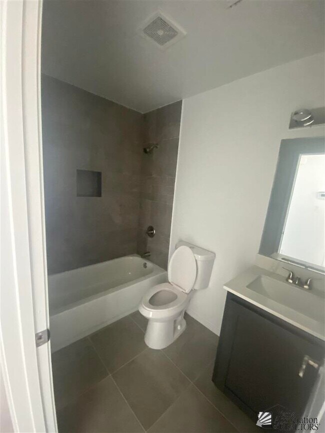 Building Photo - 4655 E Los Olivos Dr