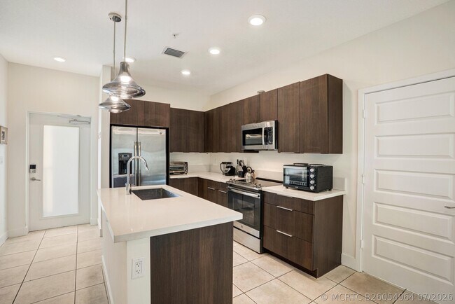 Building Photo - 4725 NW 85th Ave