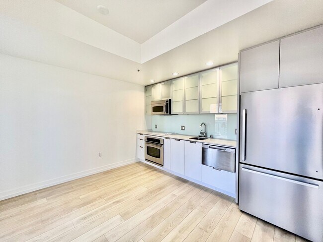 Foto del edificio - Beautiful upgraded condo Downtown w/ Washe...