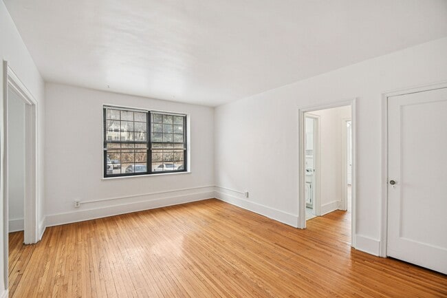 Living Area - Monroe Ave Apartments