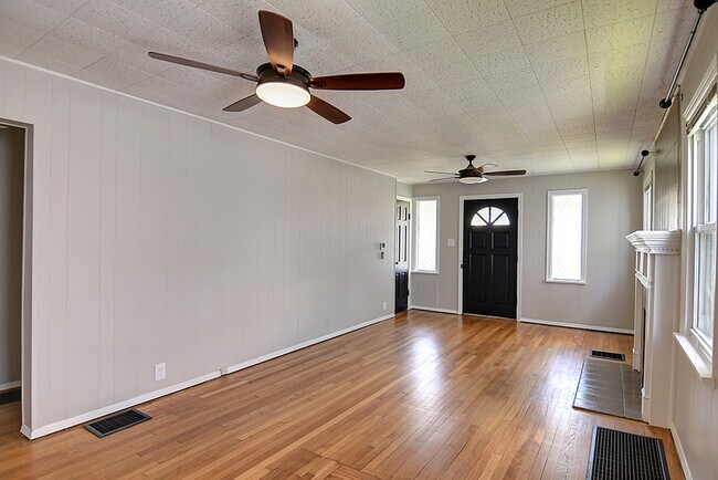 Foto del edificio - 523 Watervliet Ave