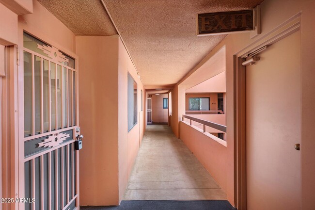Foto del edificio - 4303 E Cactus Rd