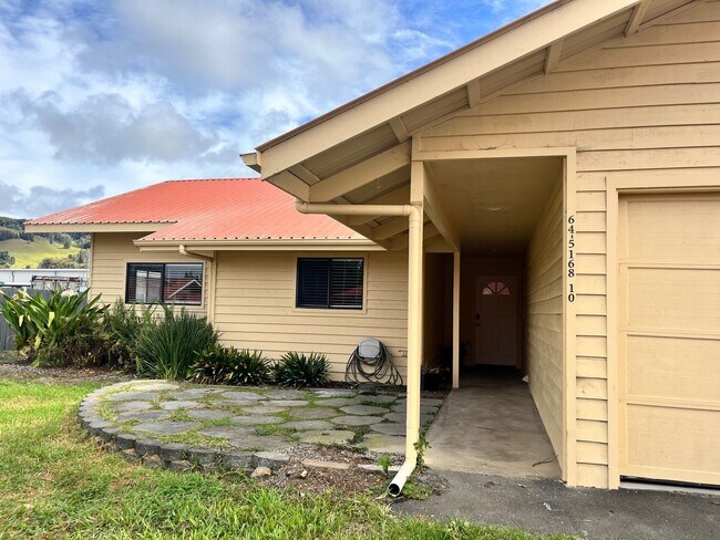 Foto del edificio - Renovated 3BR/2BA Home in Waimea – Bright,...