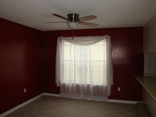 Building Photo - 3BD/2B Home Close to Moody