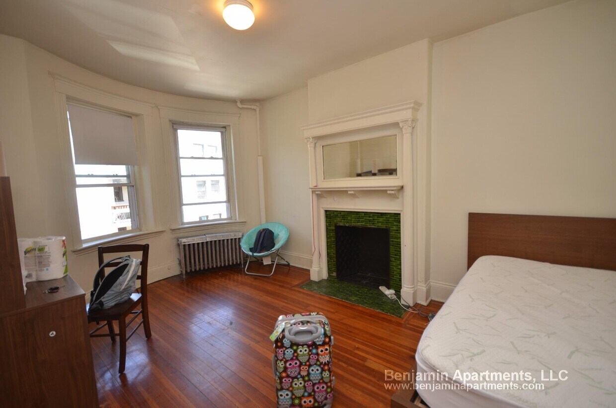 Foto principal - 1387 Commonwealth Ave