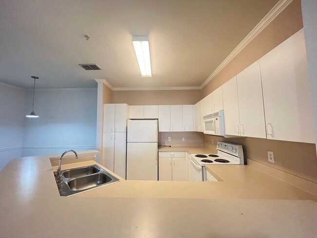 Foto del edificio - 1/1 Condo Near Mall of Millennia !
