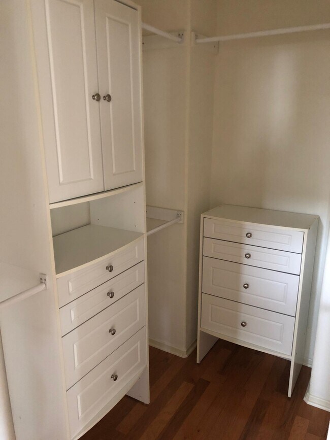 Foto del edificio - 1262 Elfin Forest Rd W