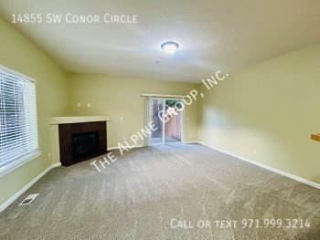 Foto del edificio - Updated end-unit townhome close to Nike!